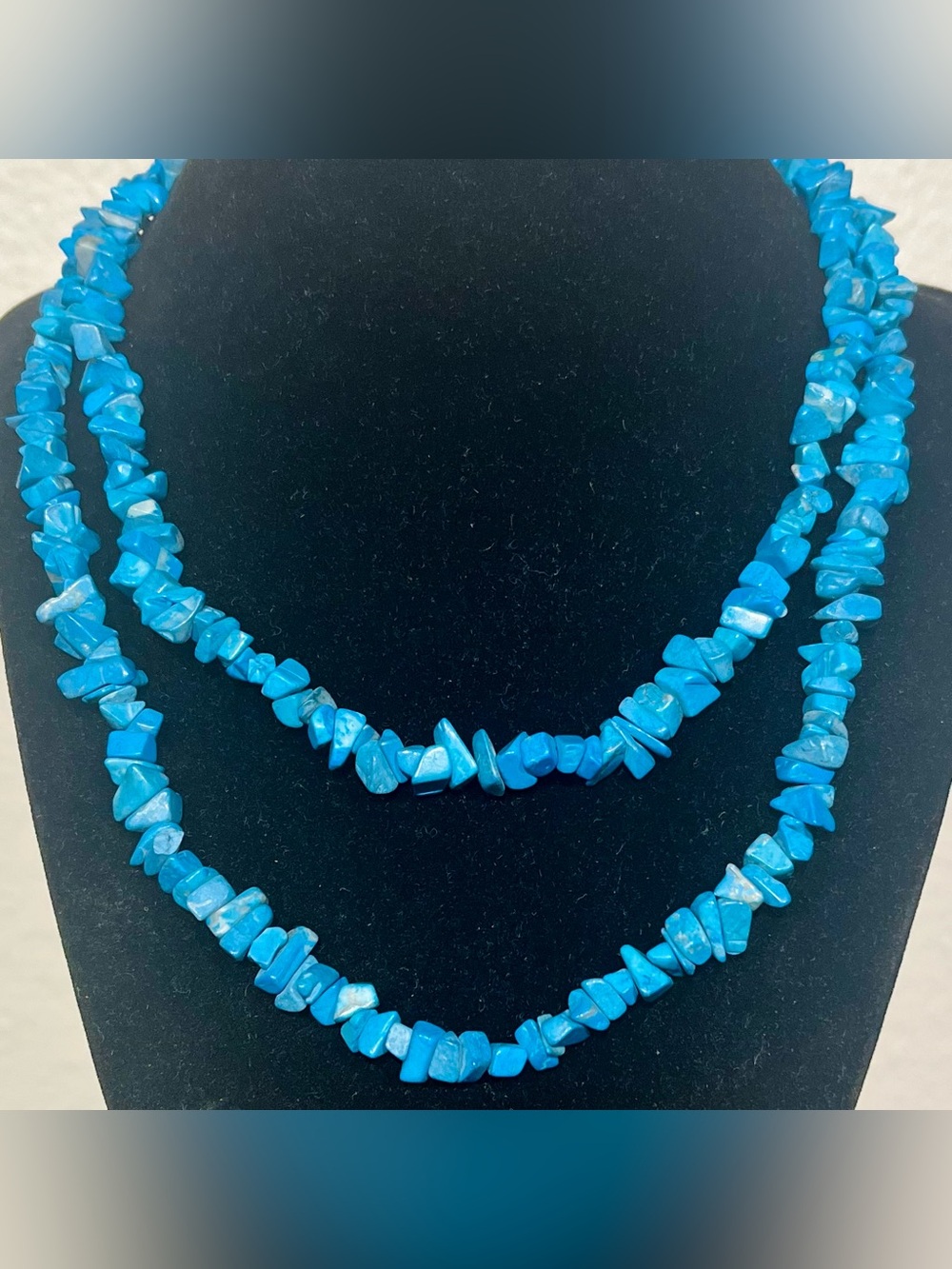 Vintage Long Dyed Howlite Chip Necklace in Bright Blue